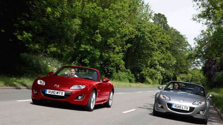 2010 Mazda MX-5 Miyako Running In Red Vs Grey